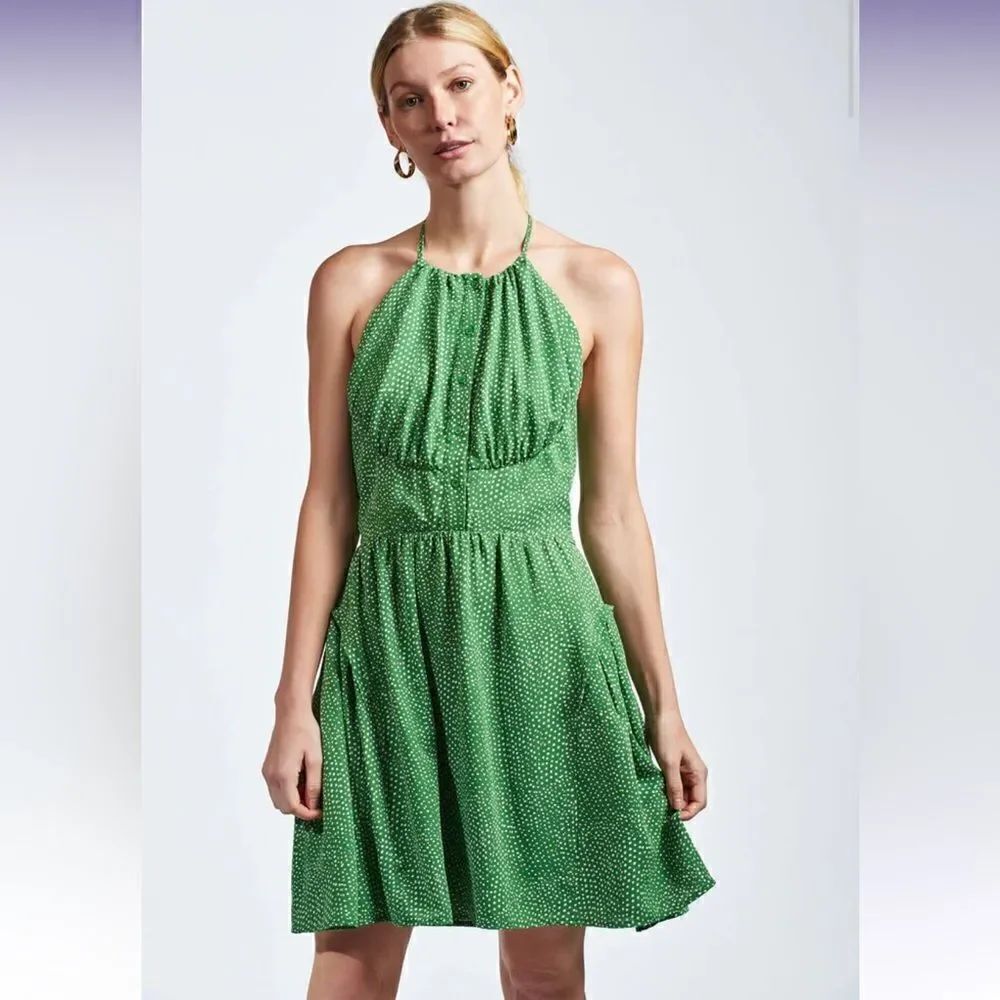 NWT THE SHIRT Rochelle Behrens The Ashby Dress Green Dotty Women’s Size SMALL